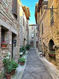  Echoes on the Hill – Bettona, Italy