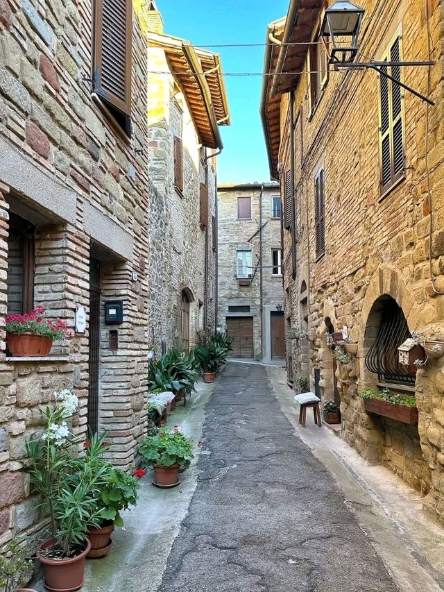  Echoes on the Hill – Bettona, Italy