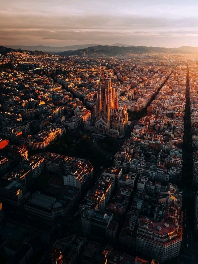 🌞🏛 “Gaudí’s Masterpiece: A Perfect Day in Barcelona” 🇪🇸