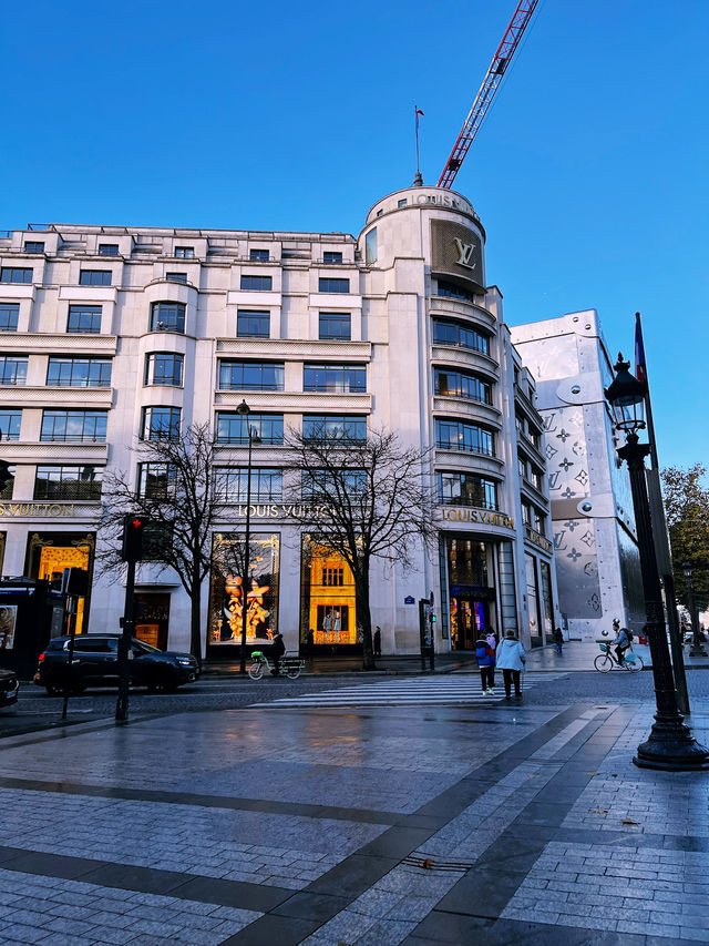 Luxury & Architecture: Louis Vuitton Paris 🇫🇷