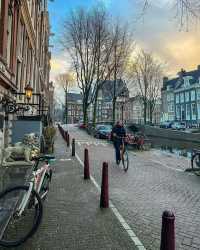 這才是最浪漫的城市吧？荷蘭首都阿姆斯特丹