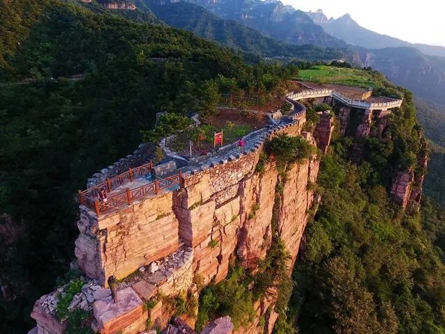 轿頂山-雄渾壯麗、秀美清新