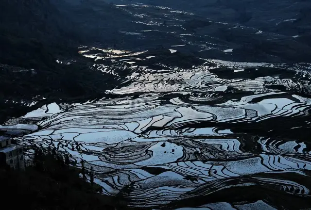 Yuanyang Terraces, a giant glass painting carved by the sky