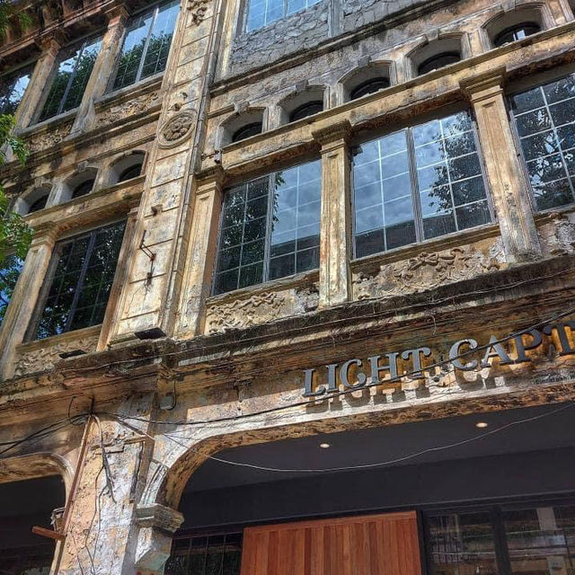吉隆坡老街咖啡店超絕建築陽光灑落適合拍照打卡！