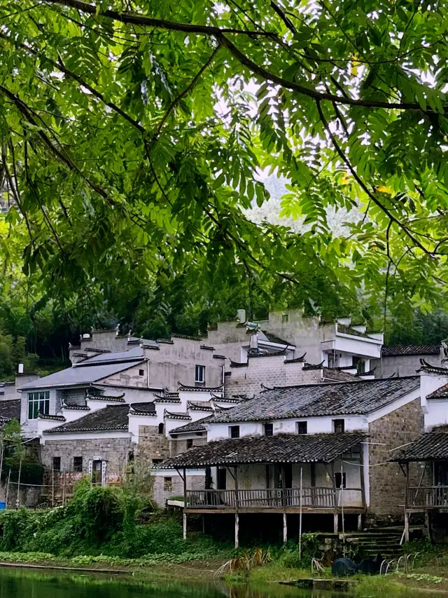 A 2-day, 1-night trip to Jingdezhen Ancient Town with a per capita cost of 200, where the azure sky awaits the misty rain, and I await you