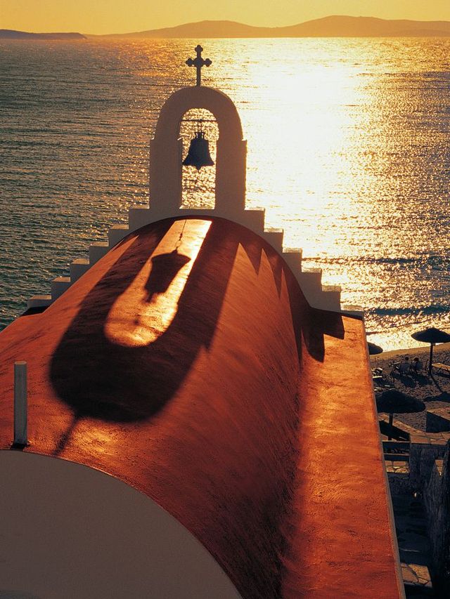 🌟 Mykonos Magic: Top Stays in Greece's Island Paradise 🌊