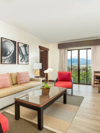🌴✈️ Costa Rica Marriott: A Tropical Haven 🏞️🏰