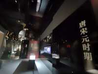 逛一逛和田玉博物館。