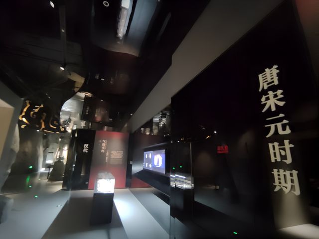 逛一逛和田玉博物館。