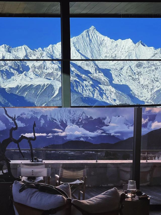 雾浓頂可以欣賞到日照金山的絕美景色!