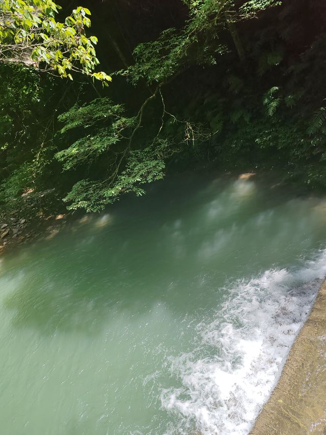 被群山包圍嘅小縣城太適合避暑喇。