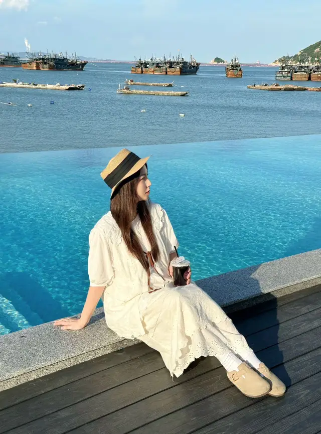 It's not the Aegean Sea!! It's on Nan'ao Island!! The sea view room is so beautiful that it makes me cry.