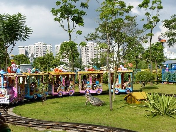 含飴弄孫！白鬍子爺爺陪孫孫去深圳市兒童天地。