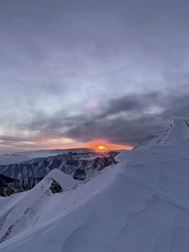 薩武主峰丨解鎖人生第一座5,000米雪山。