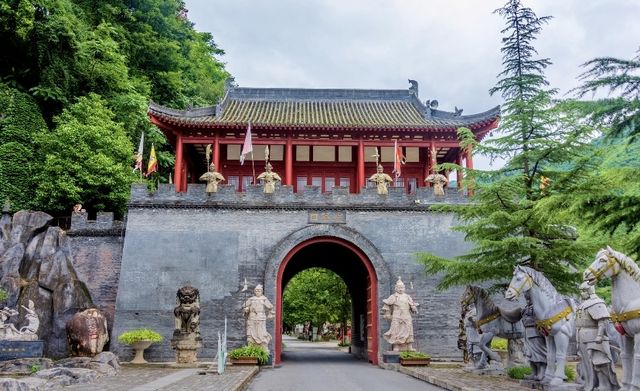 穿越千年時光，情醉漢中石門棧道