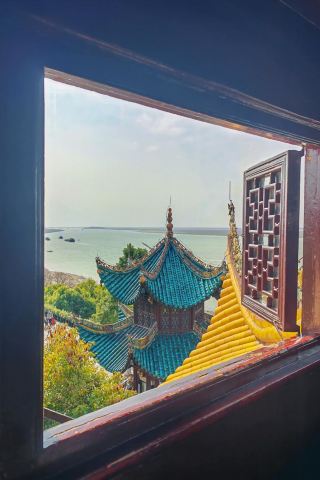 If you only have one day in Yueyang, check out this one-day itinerary. 