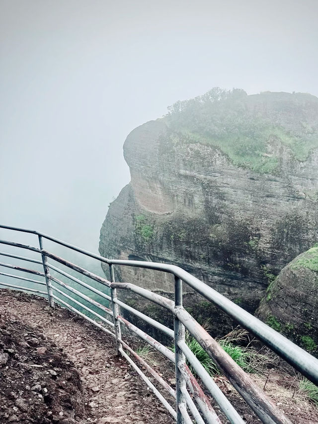 一線天震撼奇山怪石