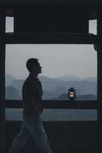 在丹霞山打卡紅色小屋，解鎖春日山水濾鏡