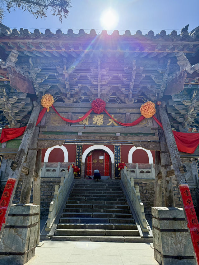 五一走跳五台山｜1080個台階鋪陳的「大智路」