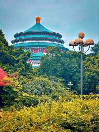 親愛嘅朋友們，嚟到重慶點可以錯過標誌性嘅重慶人民大禮堂呢？