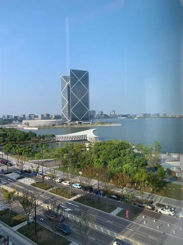 上海Citywalk天花板!滴水湖+雲朵書院 上海Citywalk天花板!滴水湖+雲朵書院