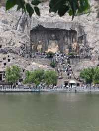 伊闕山水，龍門石窟