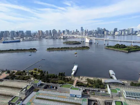 從球形觀景台欣賞寧靜的美景