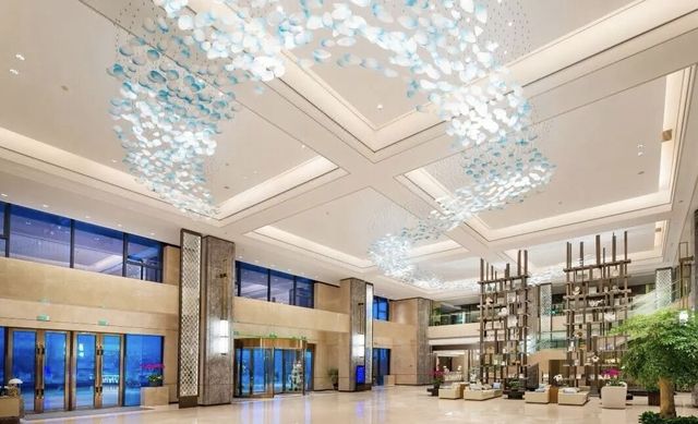 在長興開元名都,睡雲端客房、泡奢華泳池,宴請排面直接拉滿 在長興開元名都,睡雲端客房、泡奢華泳池,宴請排面直接拉滿