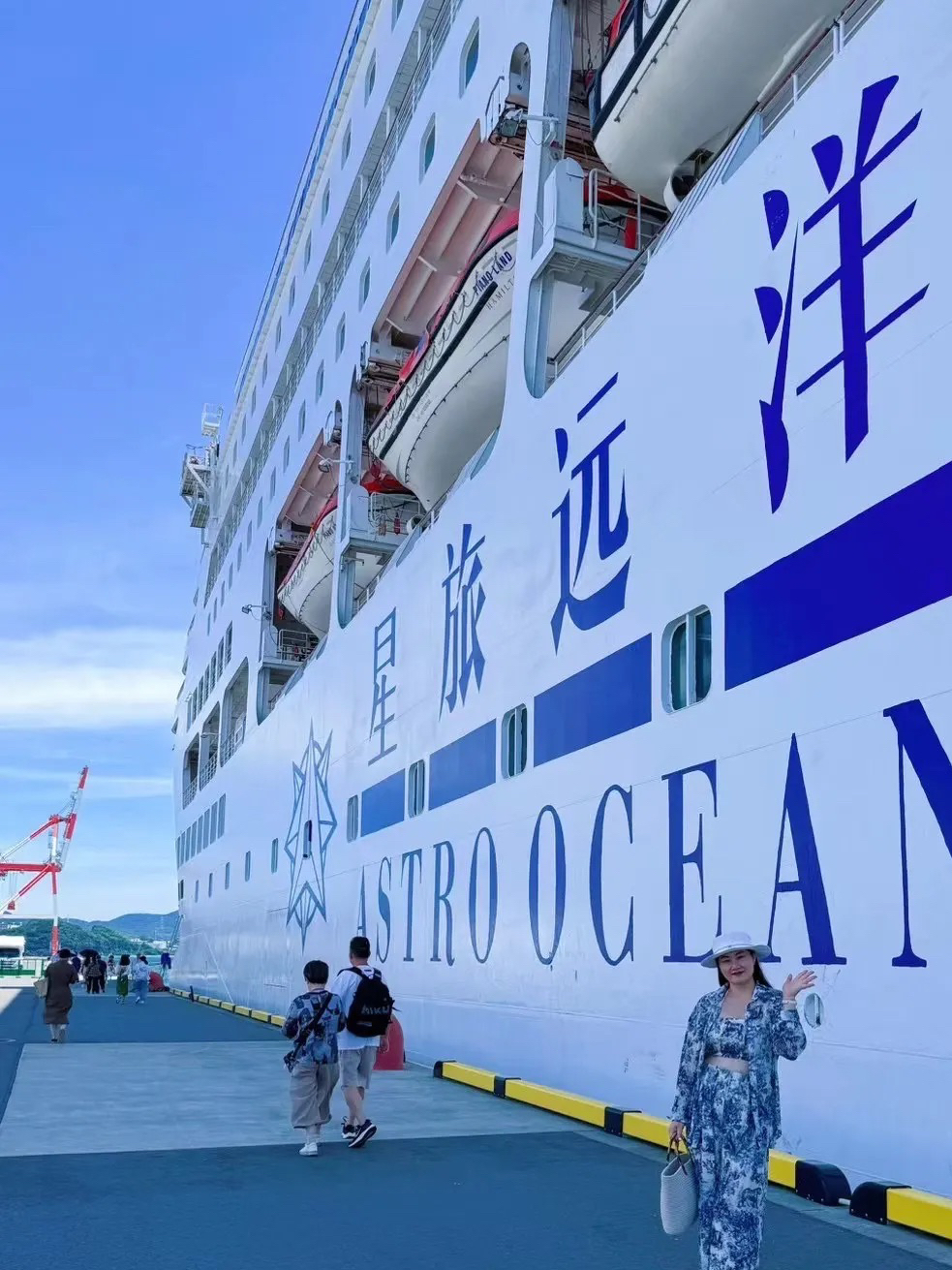 ✅ Double Ocean View Room + Free Daily Meals
✅ Hong Kong ↔ Vietnam Halong Bay Route, Enjoy Stunning Sea Sunsets
📌 Itinerary: Hong Kong → Halong Bay → Hong Kong
📌 Ship: Kulangsu

👉 What's Included in This Package?
Stay in an ocean view room throughout the trip, with a variety of meals daily
Free refills for main meals and late-night snacks, no worries about going hungry
Watch sunsets on the deck, enjoy performances, and capture Instagram-worthy moments

👉 How Was the Actual Experience?
• The sunset at sea was so beautiful it brought tears to my eyes! 🌅
• The karst landscape of Halong Bay in Vietnam looks like a traditional ink painting
• I immediately wanted to bring my family for a second trip upon returning!

💡 Tips:
1️⃣ Some restaurants on the ship charge extra, but the free ones are more than enough
2️⃣ Remember to bring a copy of your Vietnam visa (required for the trip)
3️⃣ It's recommended to carry a small amount of cash for onshore sightseeing