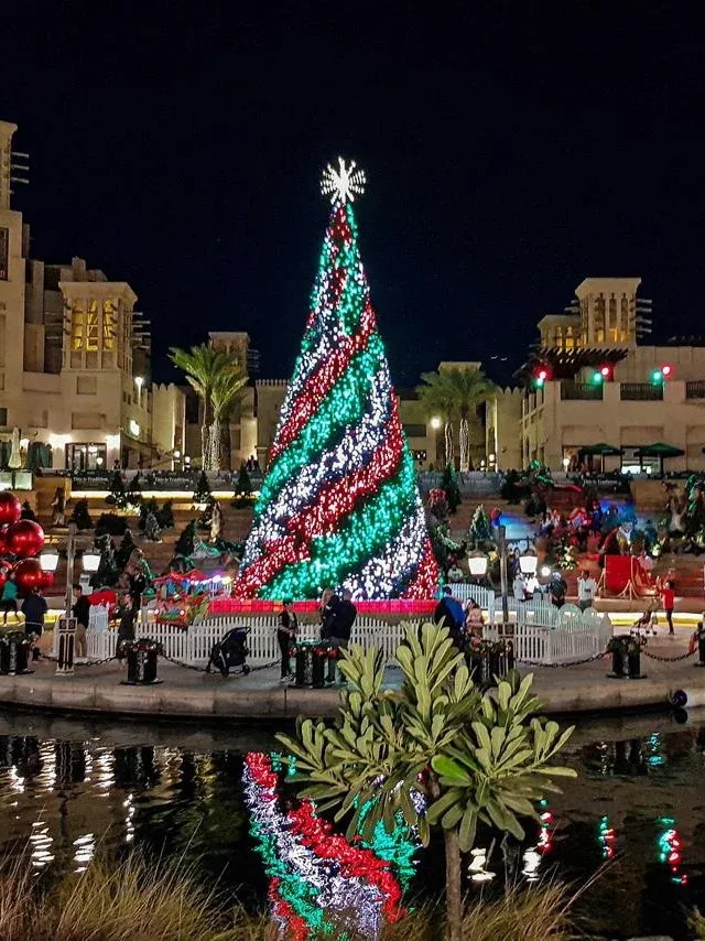 當迪拜的市集開啟節日限定模式...