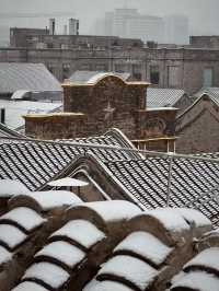 初雪輕吻北京,繪就靜謐詩意畫卷