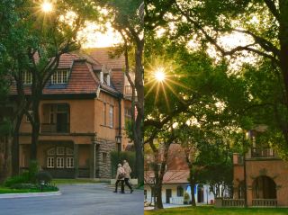 Shanghai Conservatory of Music is the most beautiful red campus in my heart in the Wutong District