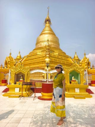 Walk the World Series Myanmar: Mandalay - Kuthodaw Pagoda