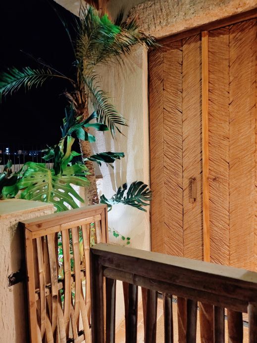 Who knows! The night view of this guesthouse on Weizhou Island is