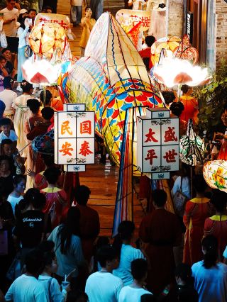 เดินทางท่องเที่ยวในเมืองอู่หูตามตำราเรียน ตั้งแต่ท่าเทียบเรือน้ำเจียงหนานไปจนถึงบ้านเรือนสไตล์เก่าที่สร้างขึ้นในช่วงเปิดท่าเรือ