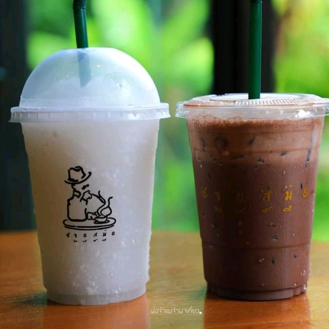 ชายสมัยคาเฟ่ 2498 บางกอก นั่งชิลในสวน