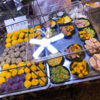 ตลาดศาลเจ้าของกินขนมนมเนยเยอะสุดๆ