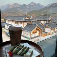 韓國恩平韓屋村宏偉壯觀的山景色搭配的人氣 Cafe🤩