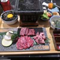 日式⽯燒和⽜專⾨店CP值極高