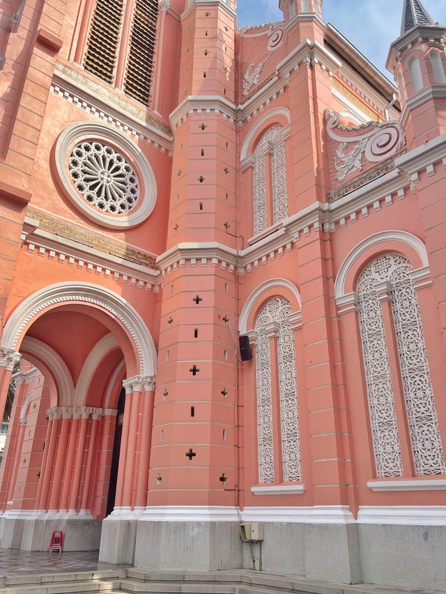 호치민에서 볼 수 있는 핑크성당 🏩