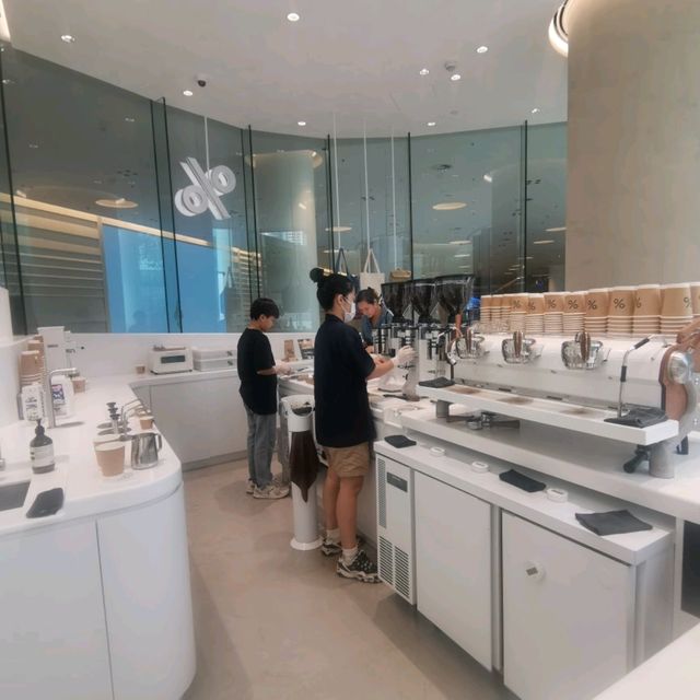 จิบกาแฟชื่อดังที่คาเฟ่%ARABICA ศูนย์สิริกิติ์