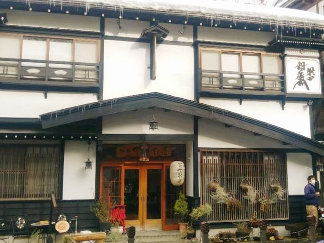 走進日本百年溫泉街，昭和風格的銀山溫泉漫遊。