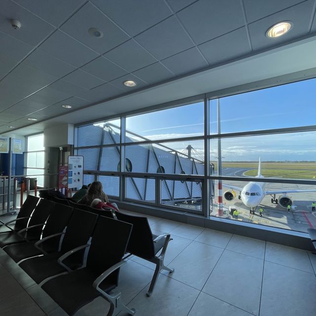 捷克哈維爾機場 免費看台睇飛機升降