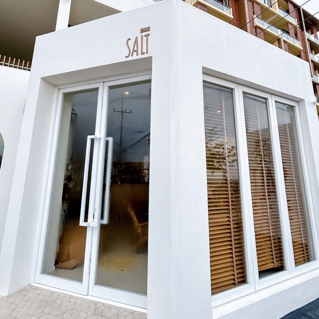 STIRR Coffee ร้านคาเฟ่วิวทะเล ริมหาดแสงจันทร์