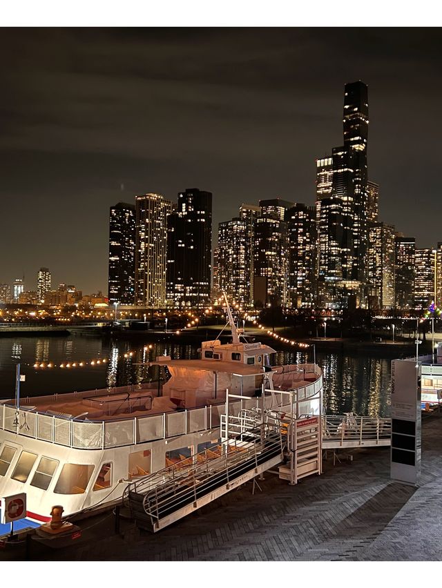 Windy City: Culture, Architecture and History