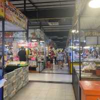 A must visit local night market bangkok 👍🏻
