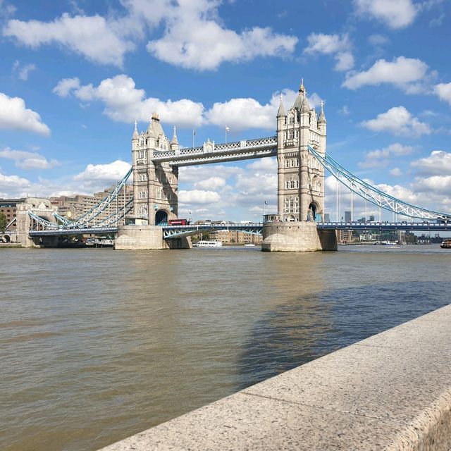 英國倫敦地標 -「倫敦橋」 vs 「倫敦塔橋」?