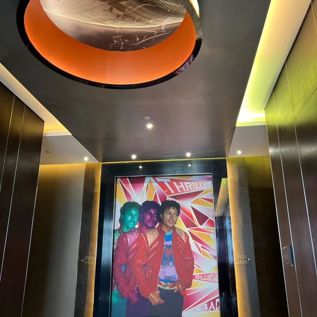  #🎸🏨 深圳硬石酒店─搖滾奇幻的音樂之旅 🎶🌇🎤