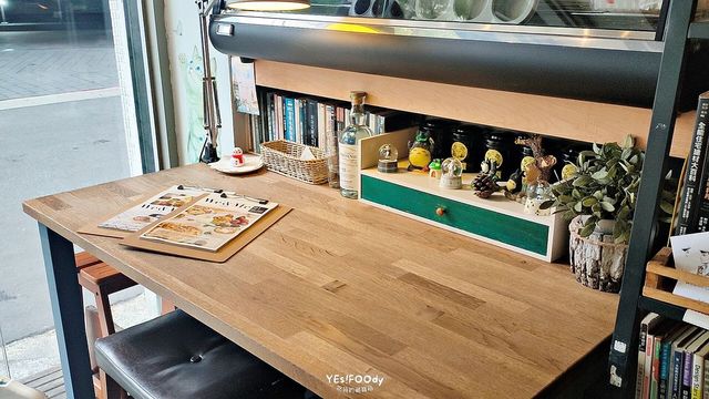 信義區可全天侯享用早午餐，窗邊就能欣賞101大樓城市景色的We & Me Cafe
