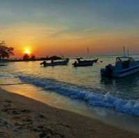 พระอาทิตย์ตก ที่หาดลับ พัทยา